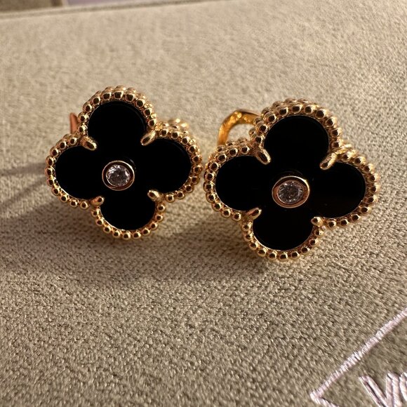 Four-Leaf Clover Black Earrings - Picture 3 of 6